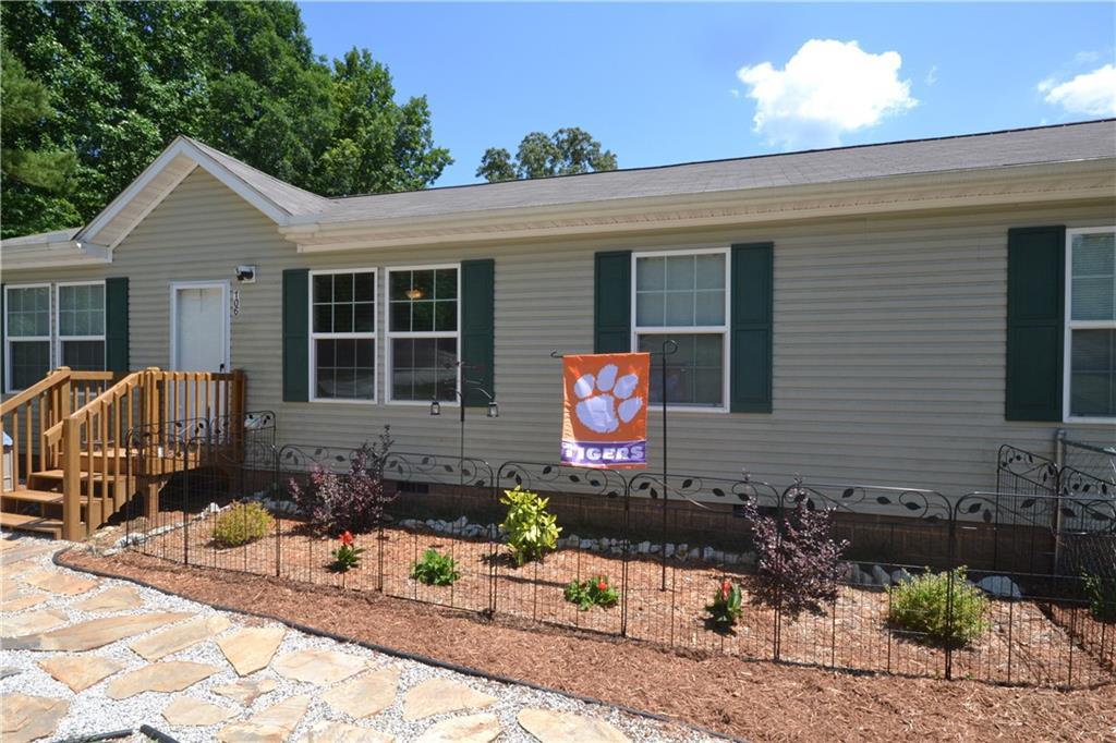 106 Shore Drive - Photo 1
