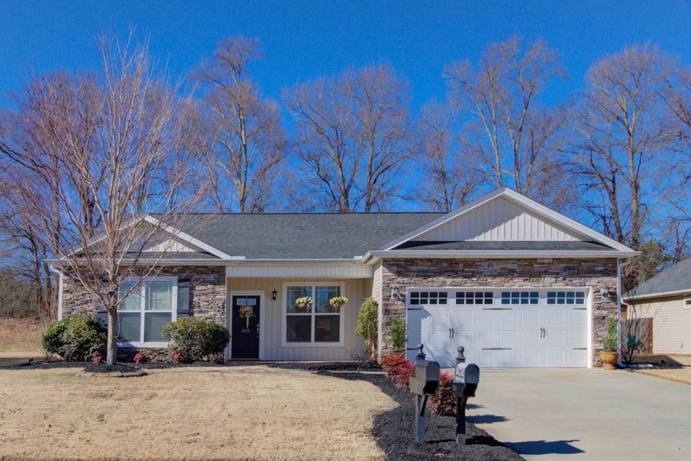 1019 Blythwood Drive - Photo 1