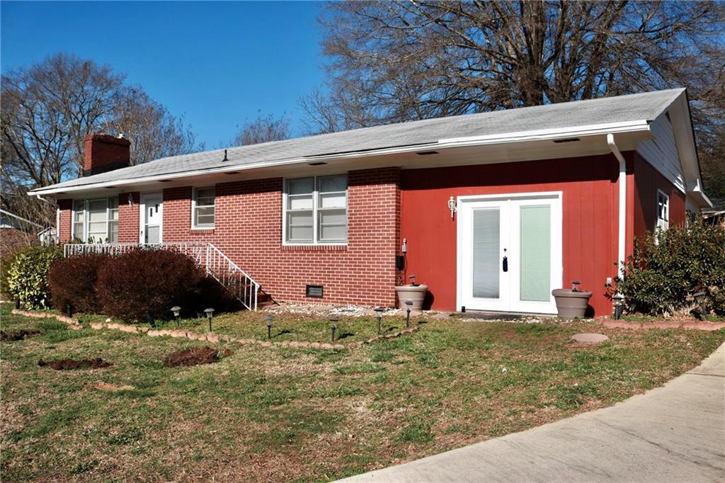 209 Edgewood Drive - Photo 1