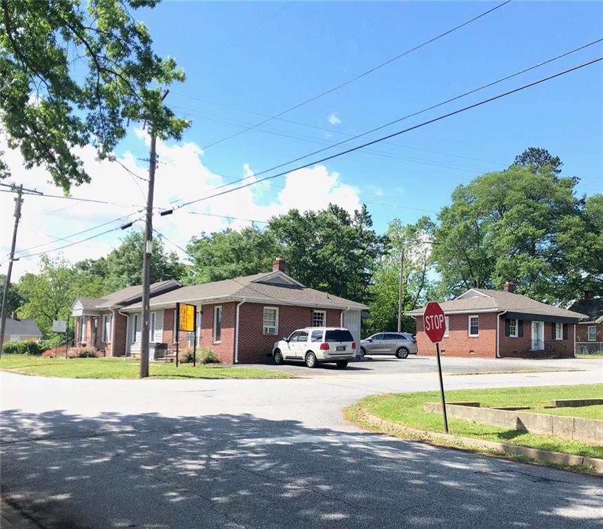 1407 Ella Street - Photo 1