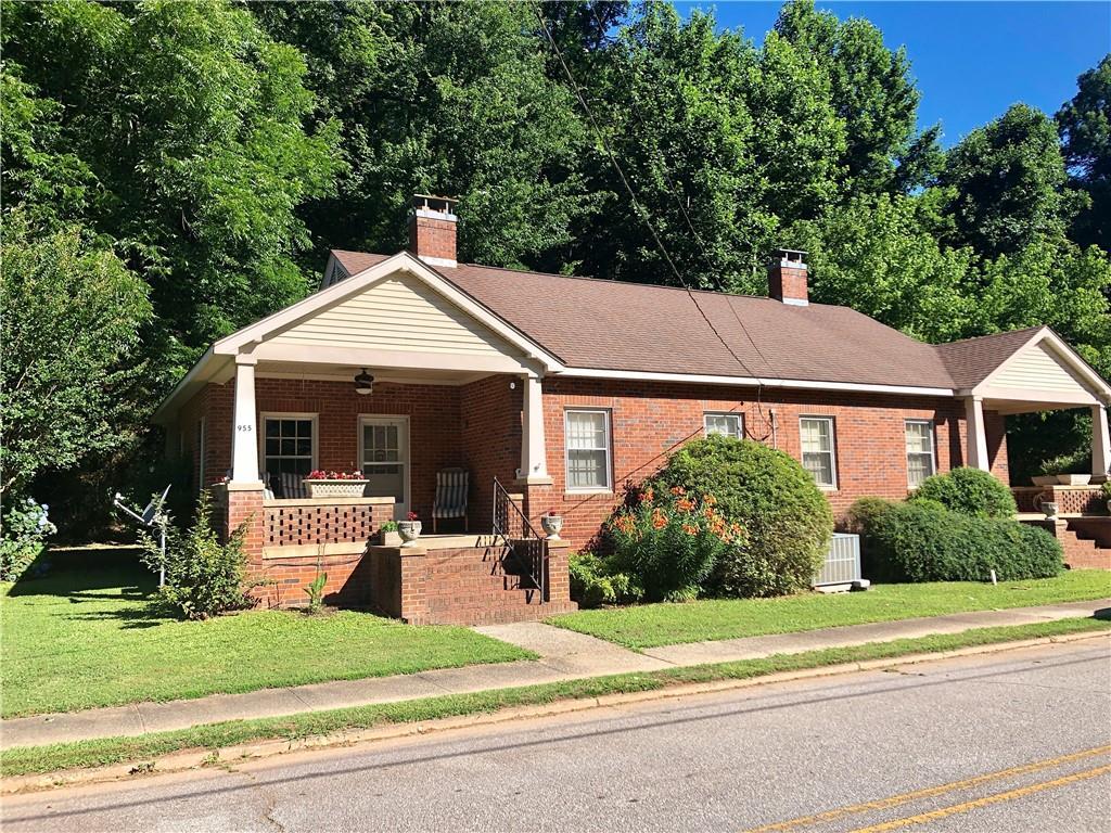 955 Branch Avenue - Photo 1