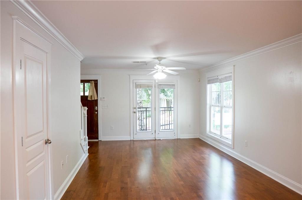 833 Old Greenville Highway - Photo 1
