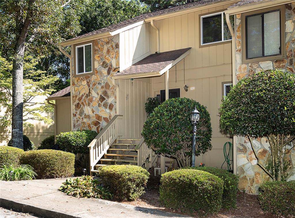109 Harbor Lights Drive - Photo 1