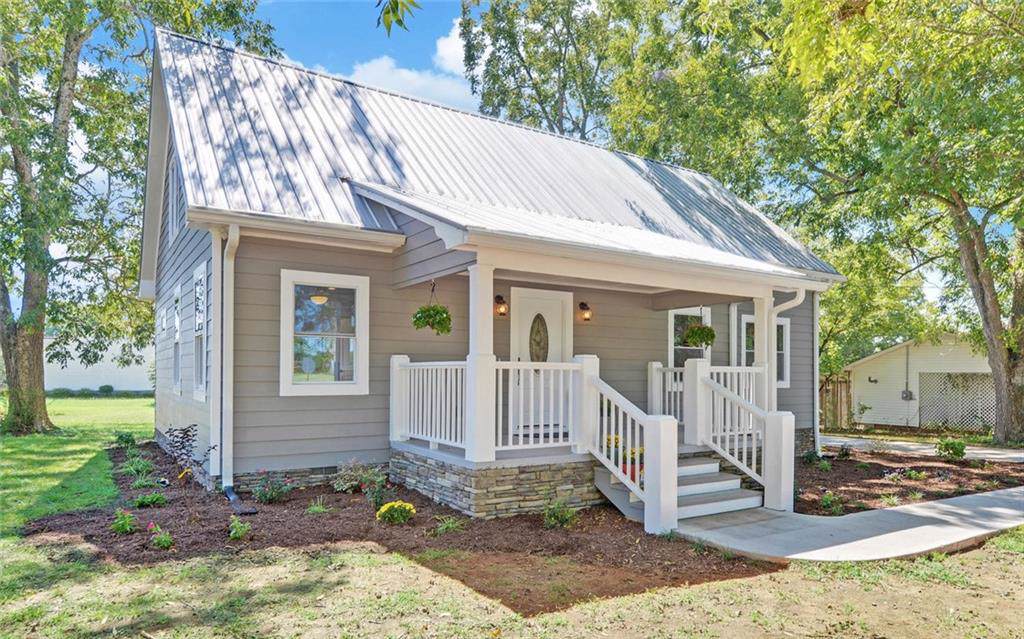 636 Hartwell Road - Photo 1
