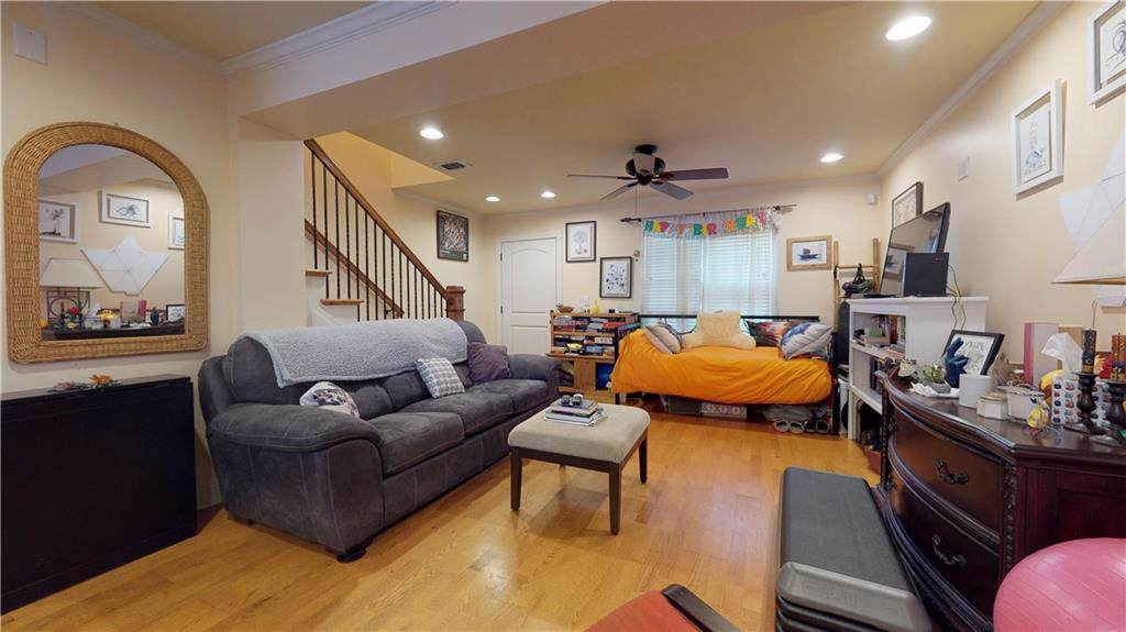 209 Calhoun Street - Photo 1