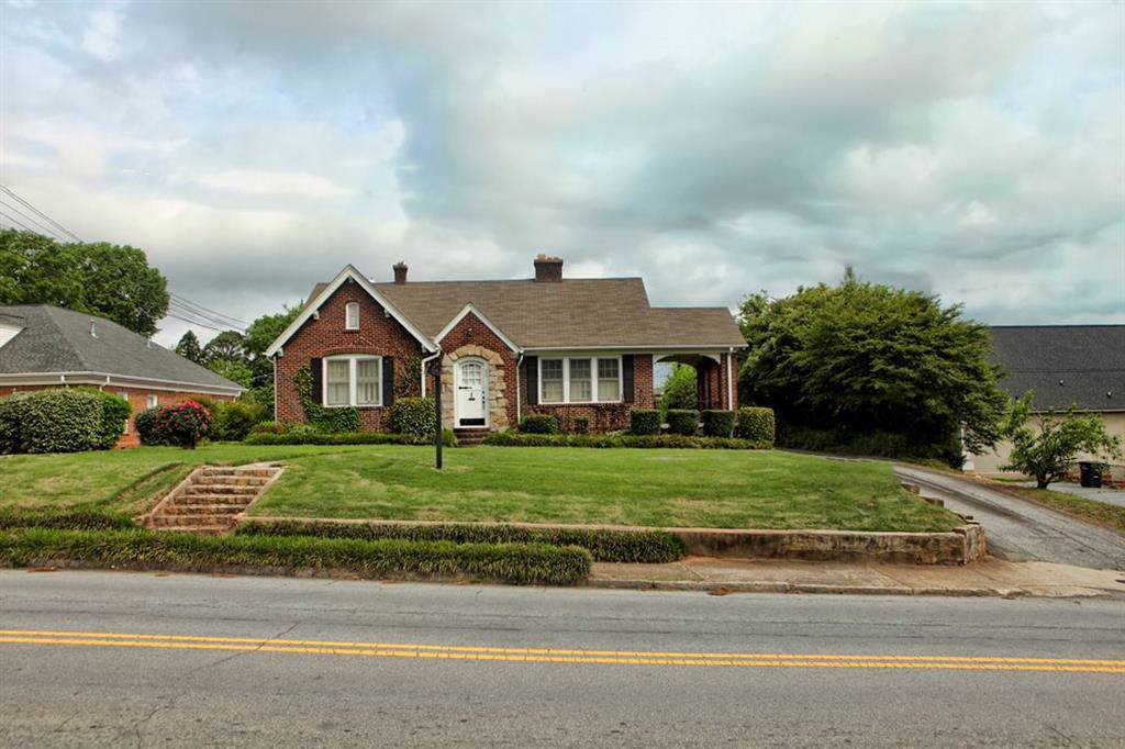305 Calhoun Street - Photo 1