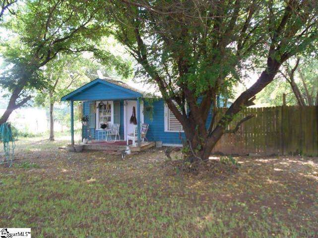 27 Willis Avenue - Photo 1