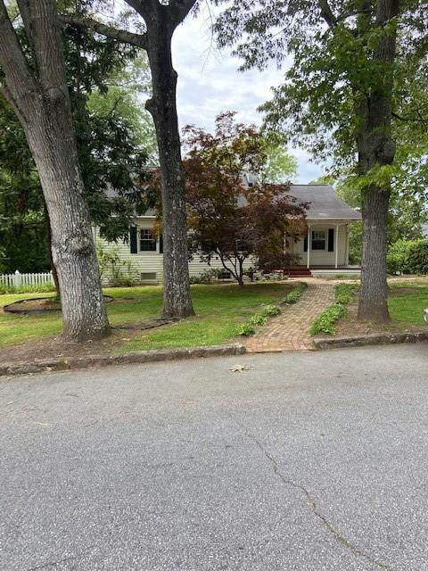 113 Strode Circle - Photo 1