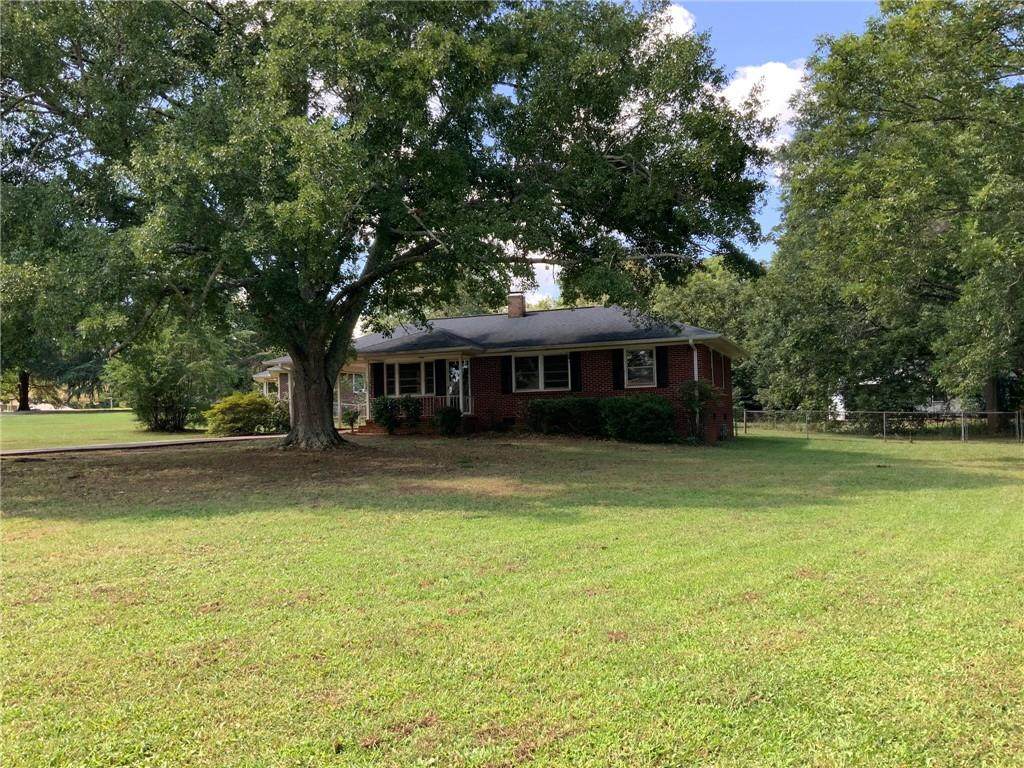 615 Ashwood Drive - Photo 1