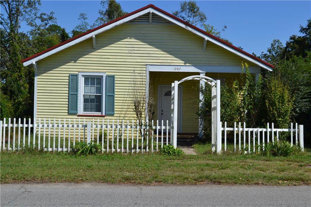 1207 Goddard Avenue - Photo 1