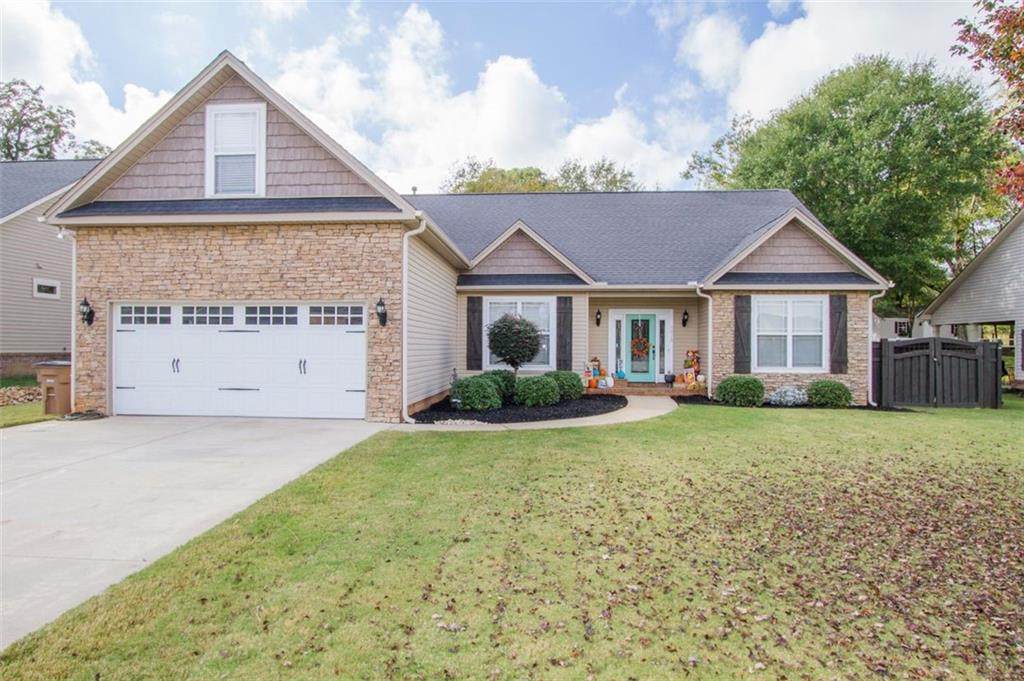 1015 Drakes Crossing - Photo 1