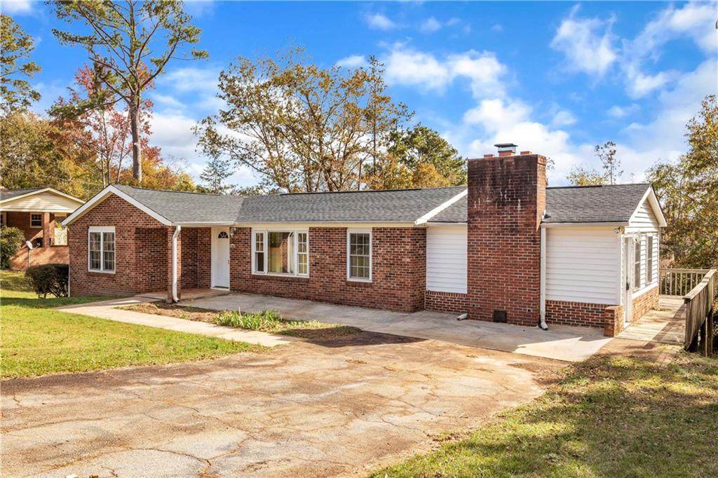 1005 Hillsborough Drive - Photo 1