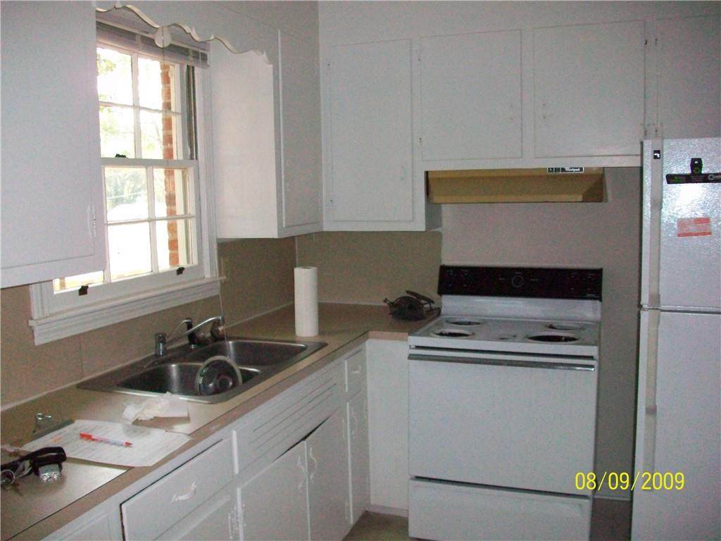 210 Calhoun Street - Photo 1