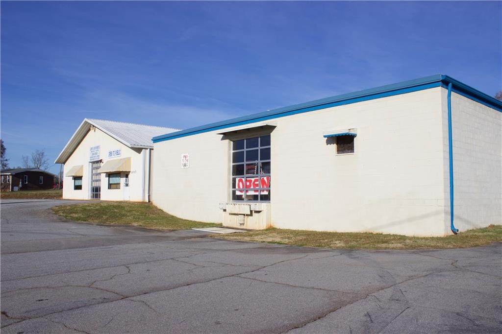 1017 Powdersville Road - Photo 1