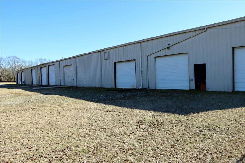 2424 81 Highway - Photo 1