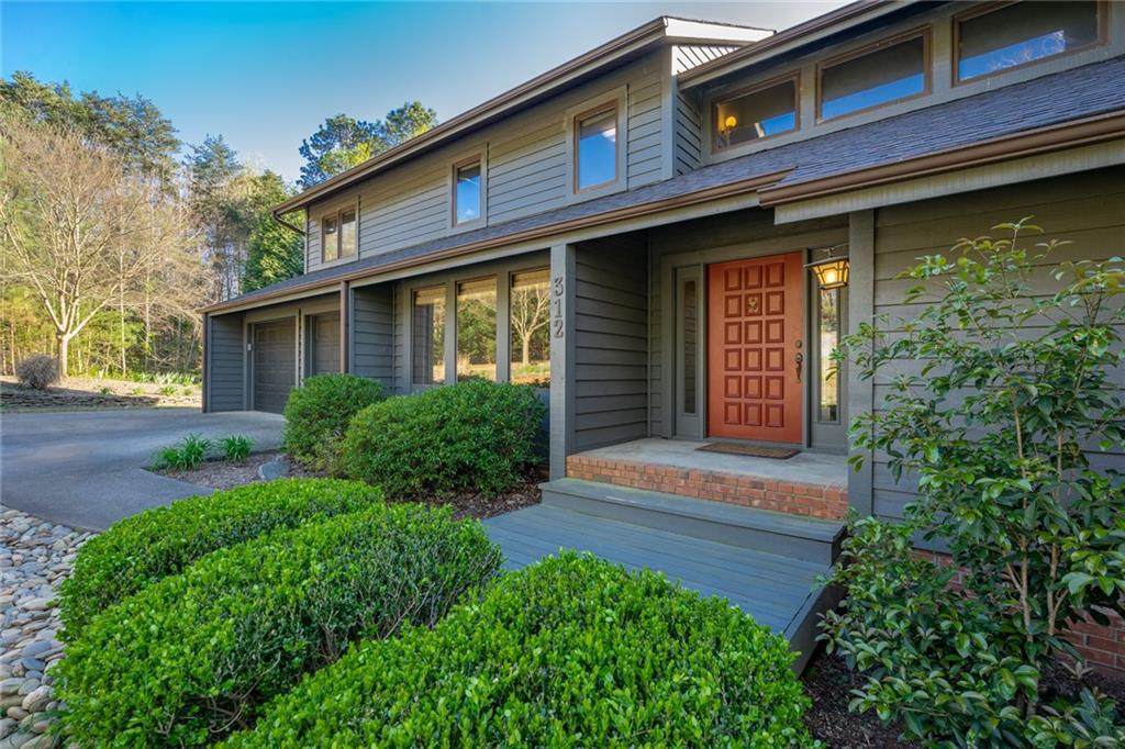 312 Lakeview Drive - Photo 1