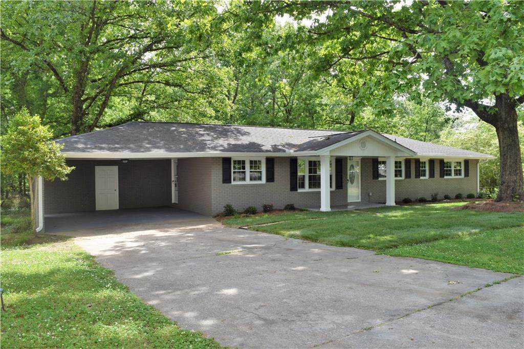 303 Englewood Circle - Photo 1