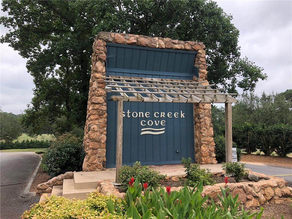 1010 Cove Circle - Photo 1