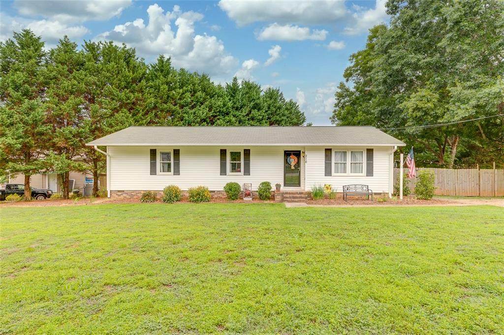 216 Dayton Drive - Photo 1