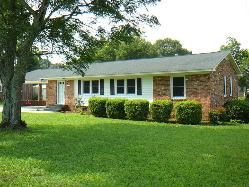 200 Wellington Court - Photo 1