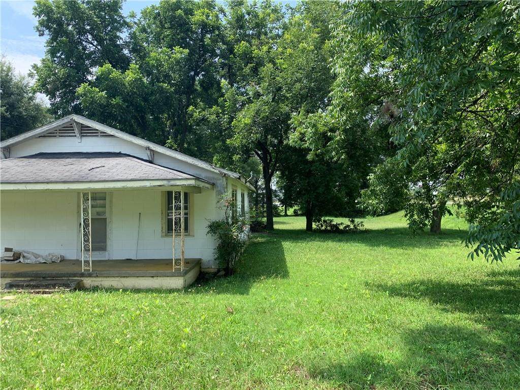 303 Simpson Drive - Photo 1