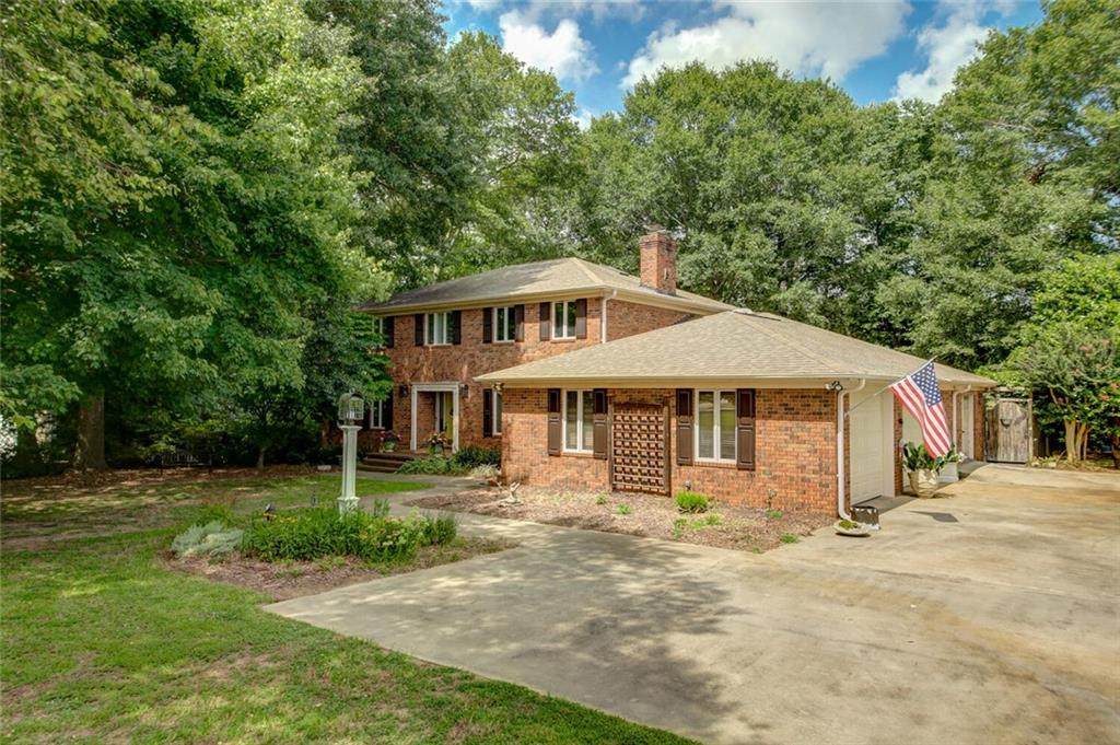 407 Inverness Way - Photo 1