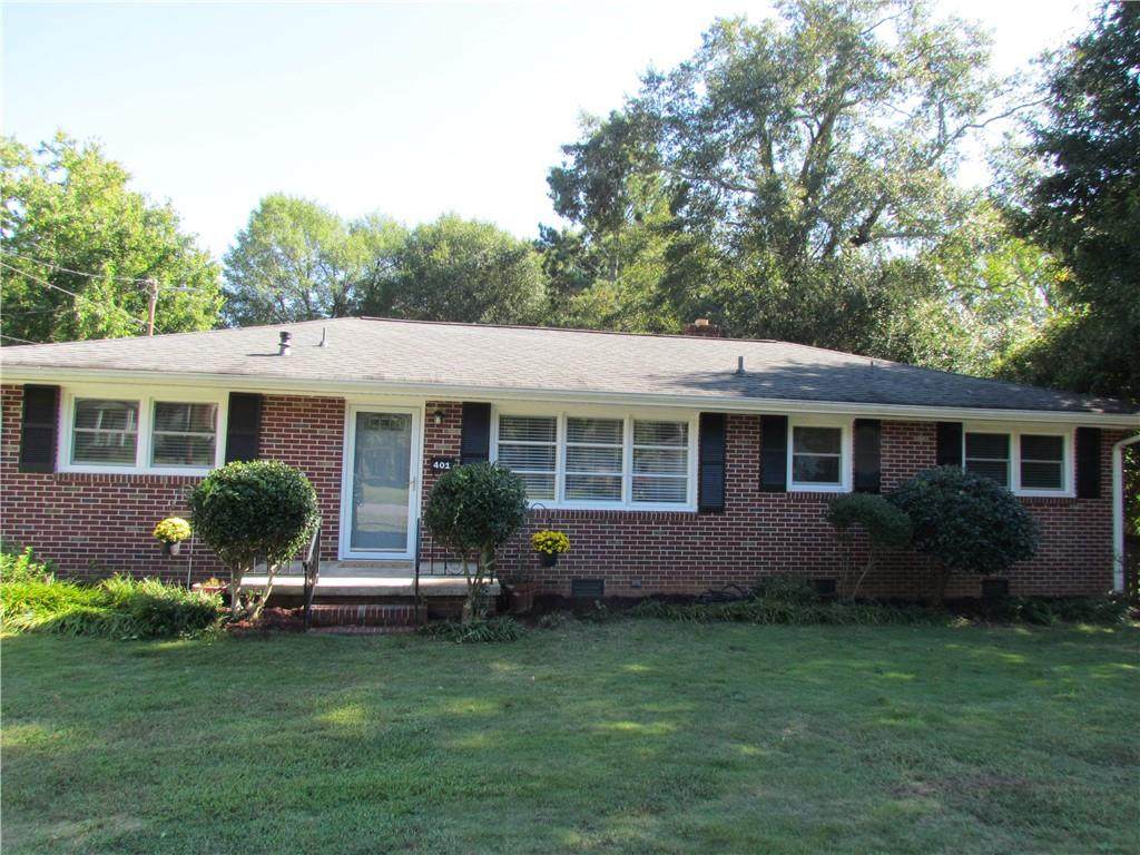 401 Oak Drive - Photo 1