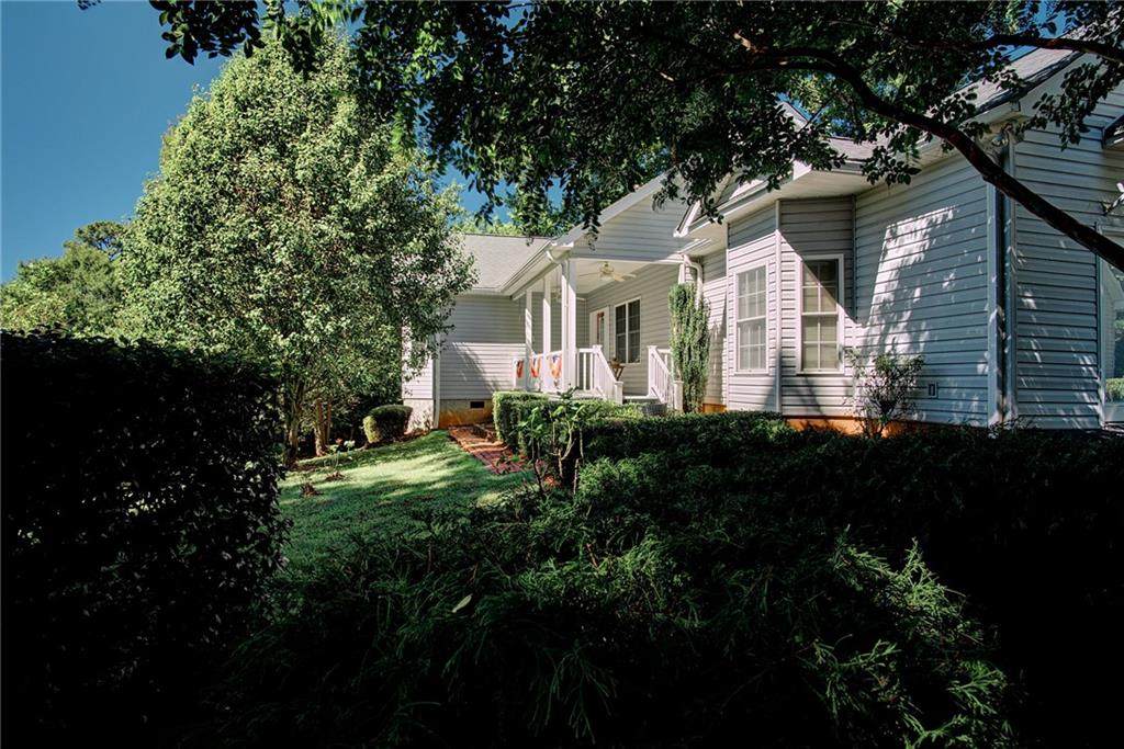 237 Lakeside Drive - Photo 1