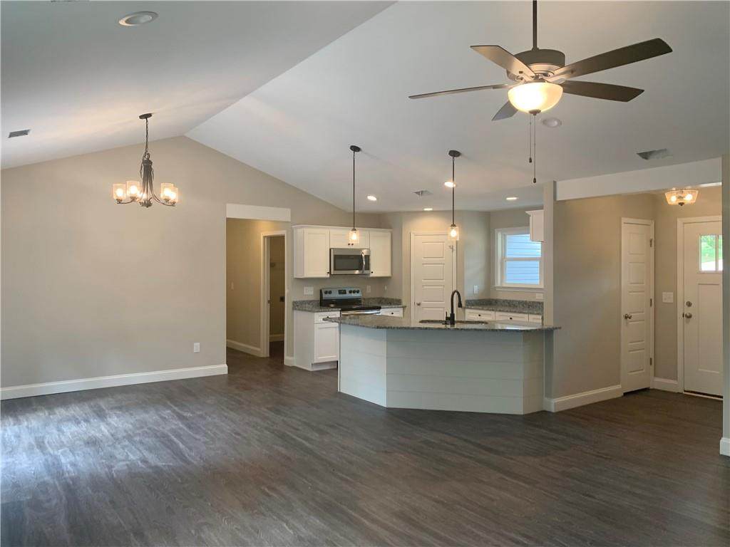 403 Greenview Court - Photo 1