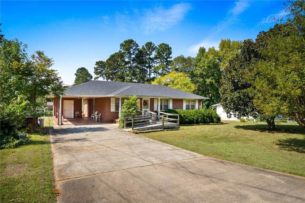 320 Hillcrest Circle - Photo 1