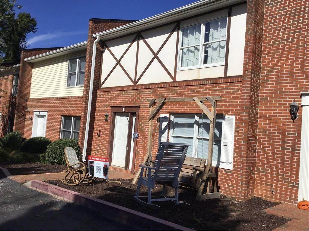 119 Sloan Street - Photo 1