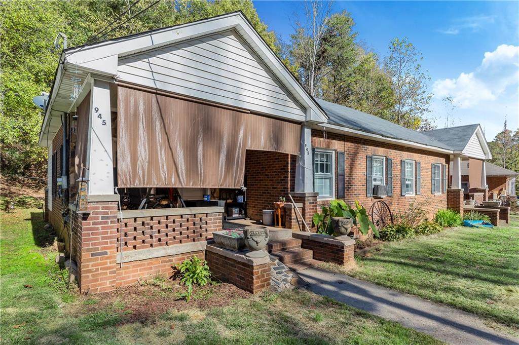 945 Branch Avenue - Photo 1