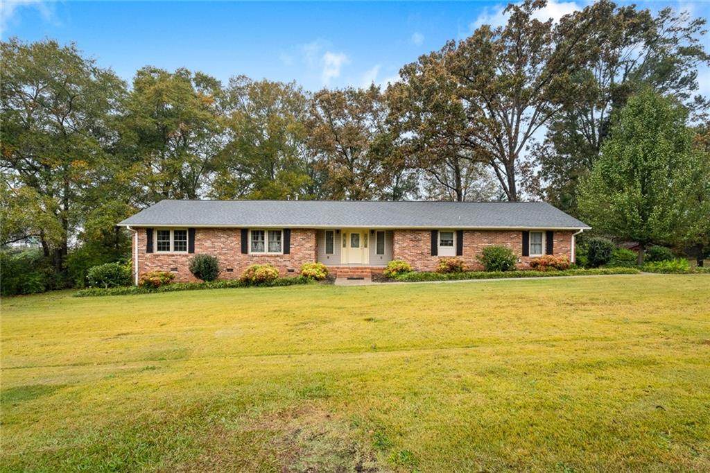 608 Parkwood Drive - Photo 1