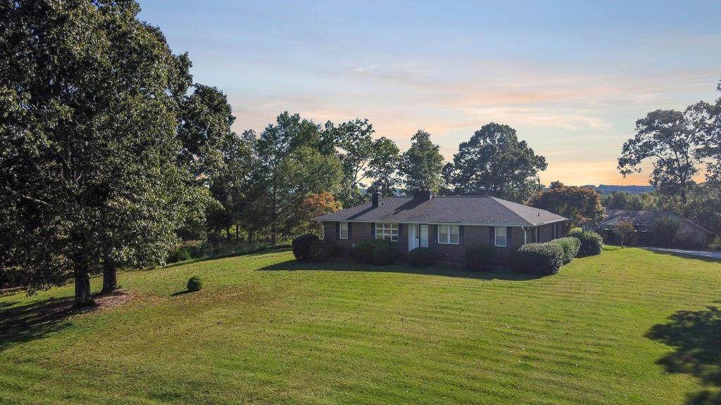 619 Amberwood Road - Photo 1