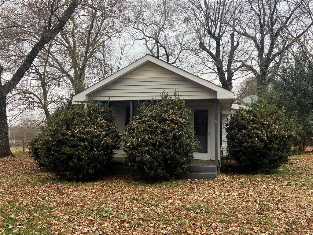 195 Oakwood Drive - Photo 1