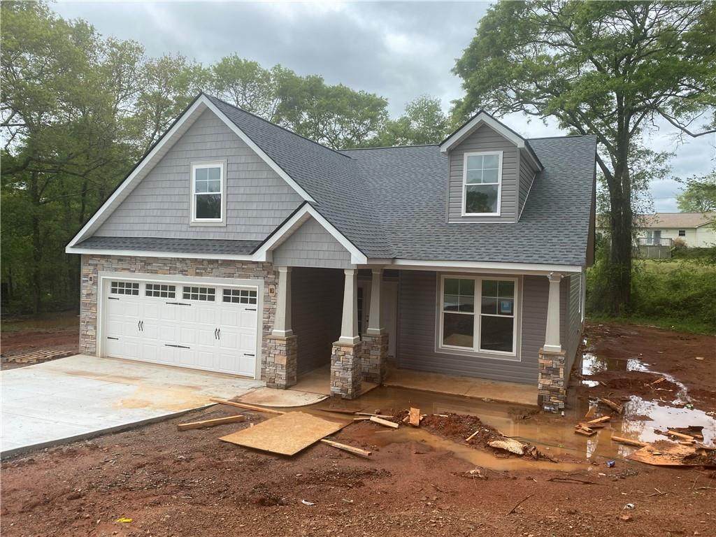 610 Parkwood Drive - Photo 1