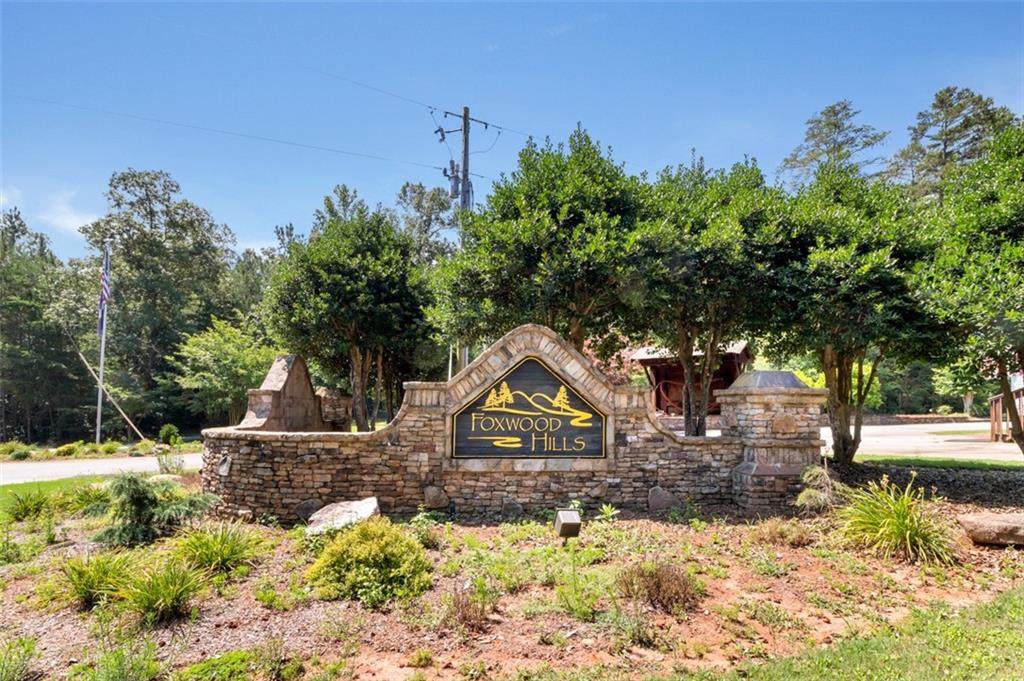 204 Thunderbird Drive - Photo 1