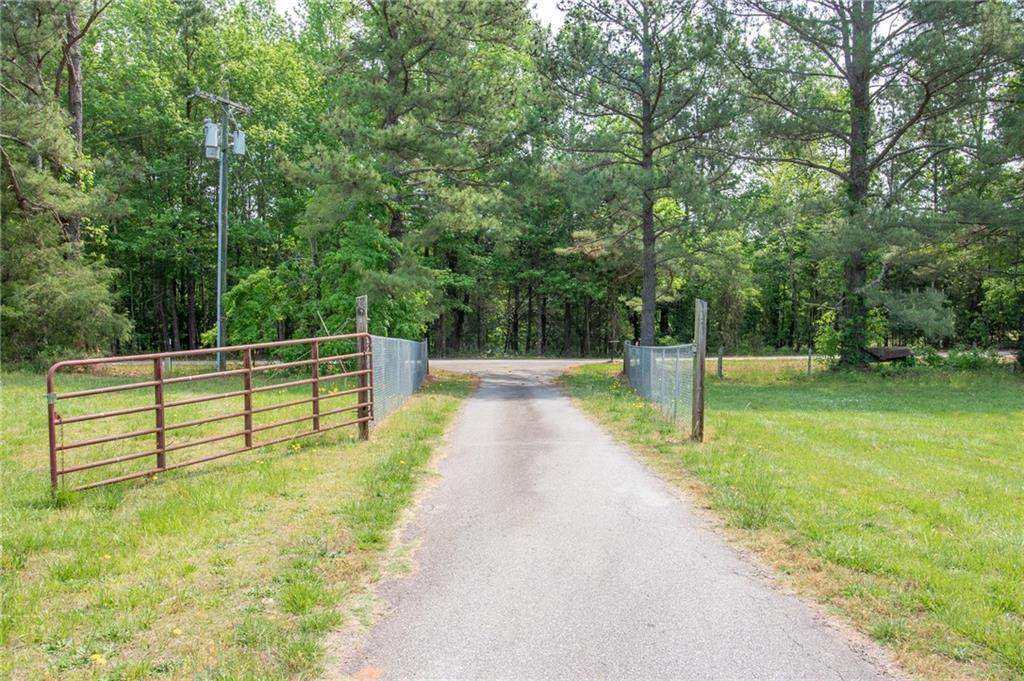 610 Mountain View Road - Photo 1