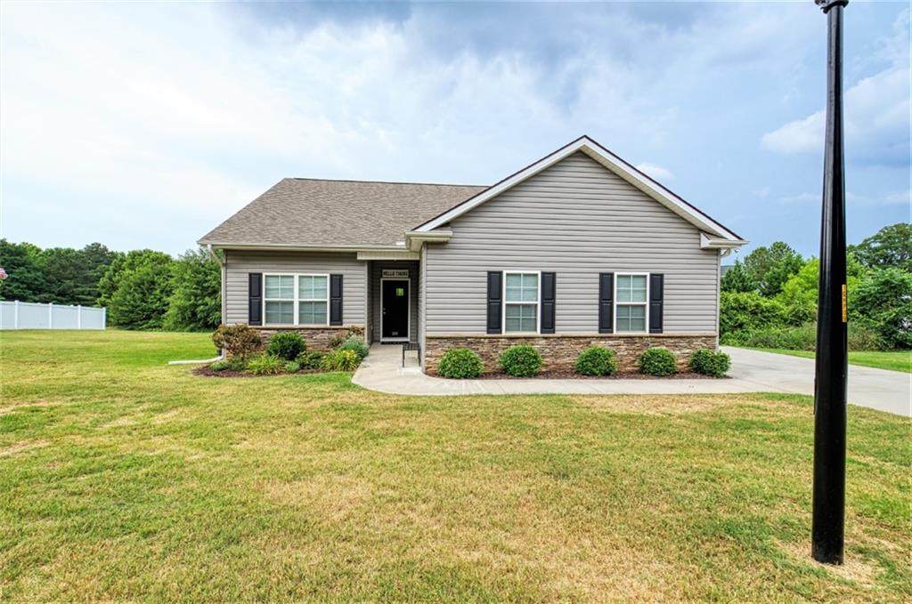 201 Ashwood Lane - Photo 1