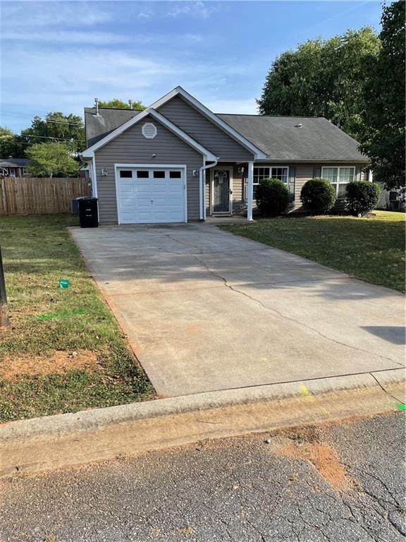 640 Hunters Lane - Photo 1