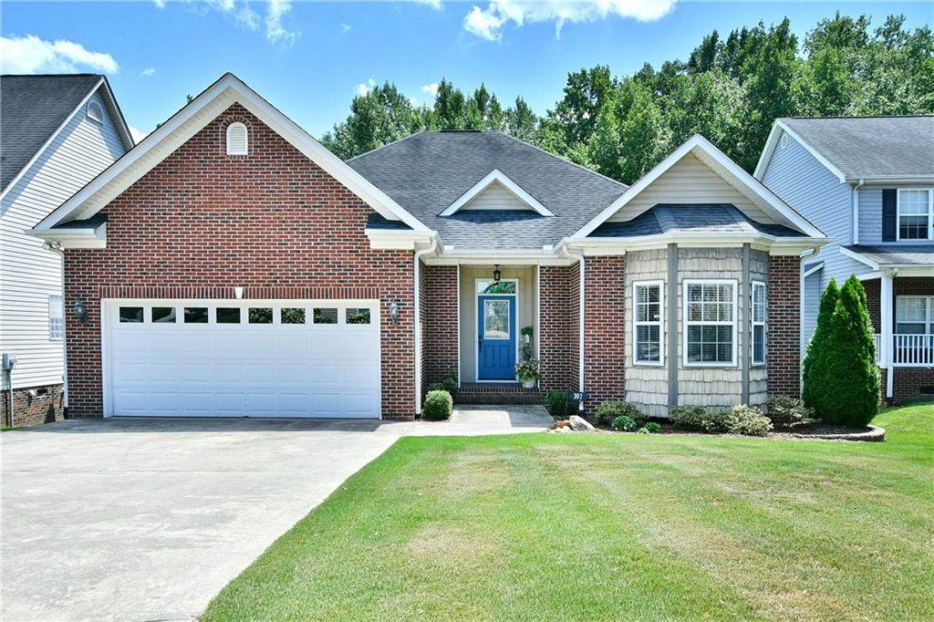 107 Meadow Green Drive - Photo 1