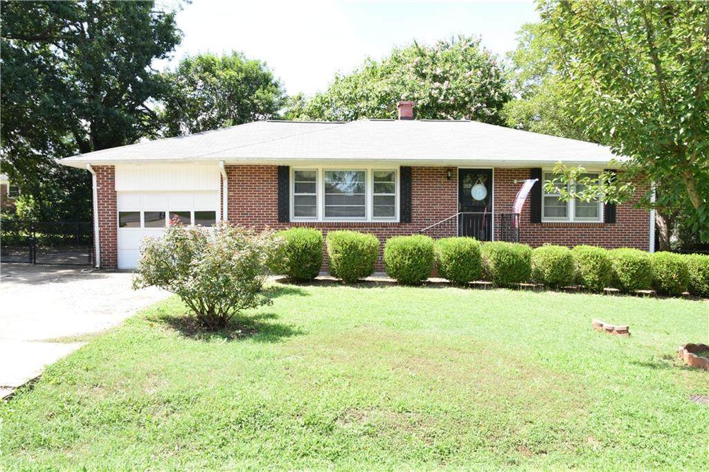 202 Manchester Circle - Photo 1
