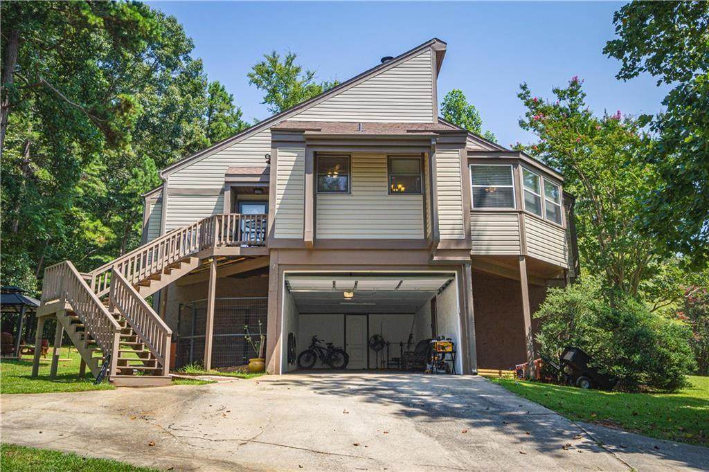 216 Cherokee Drive - Photo 1