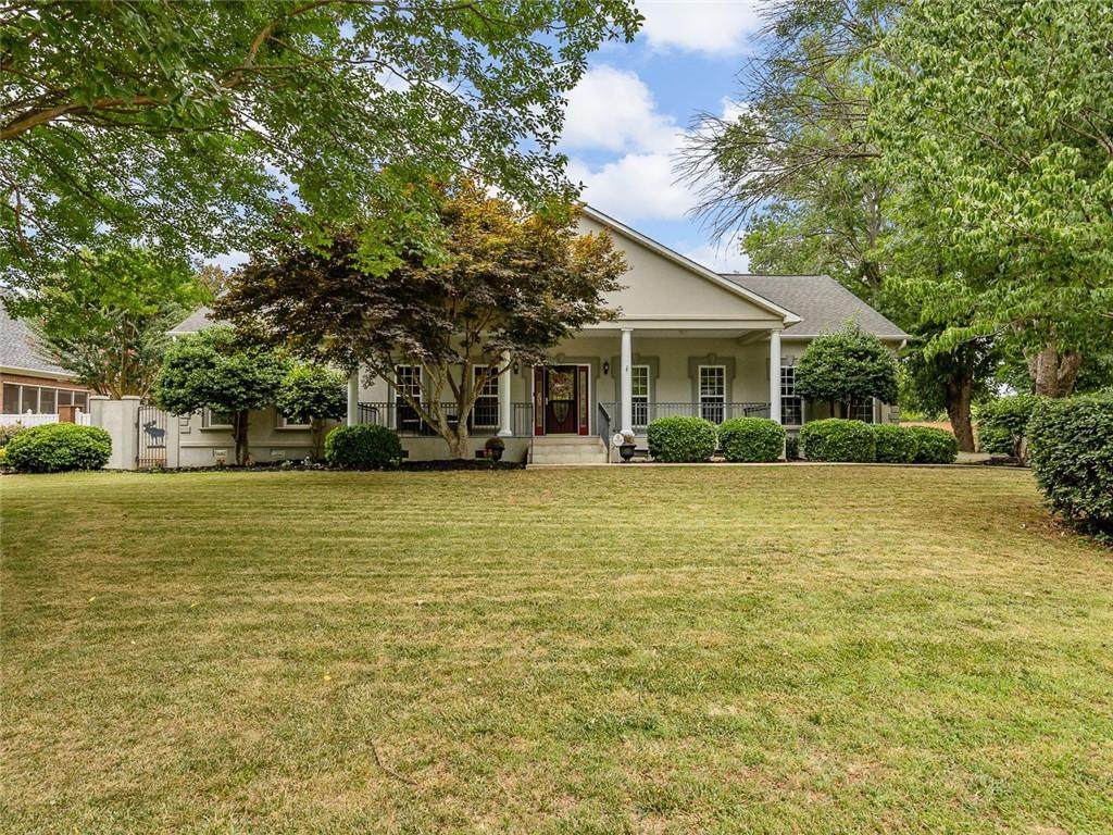 212 Watersedge Drive - Photo 1