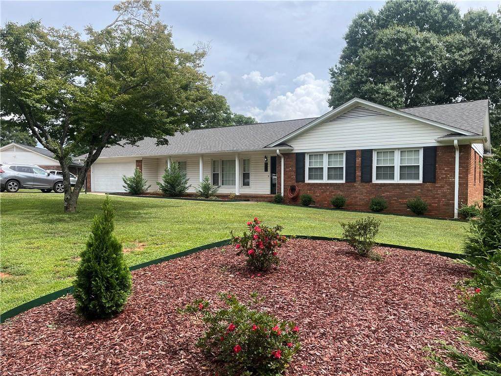215 Edgewood Drive - Photo 1