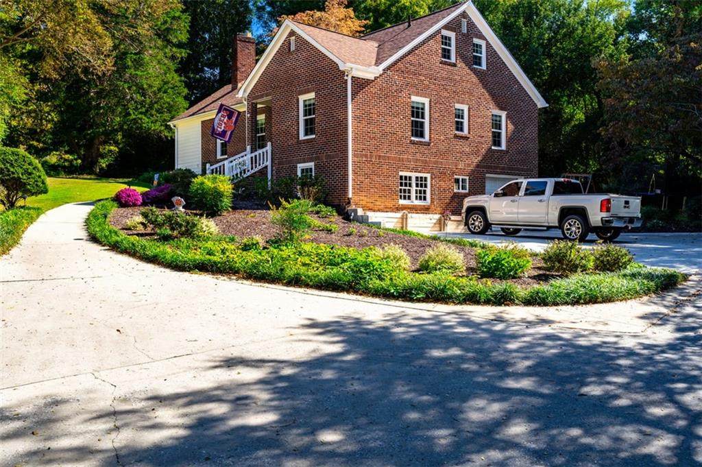 102 Mountain Laurel Drive - Photo 1