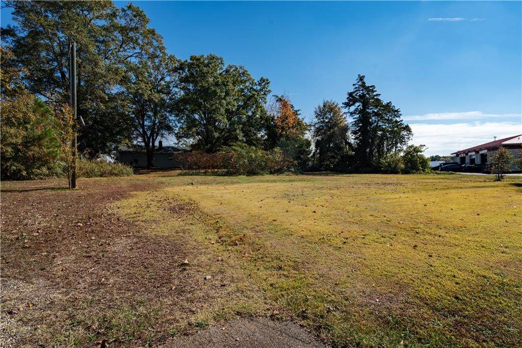 915 Pioneer Road - Photo 1