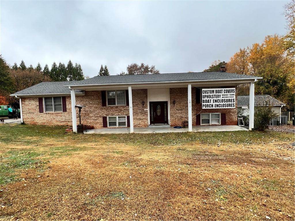 1611 Powdersville Road - Photo 1