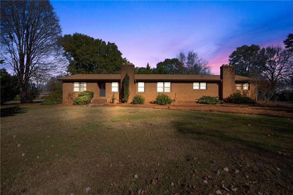 207 Oates Avenue - Photo 1