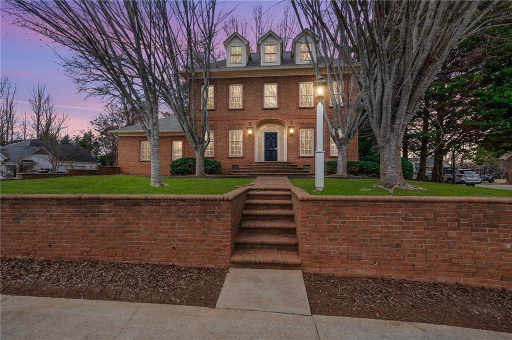 225 Pine Ridge Drive - Photo 1